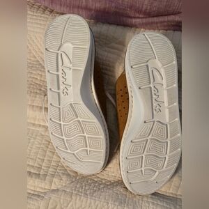 Clark's Velhill Etch suede mid top shoe